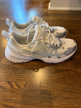 Nike Women's White and Silver Mesh Running Sneakers